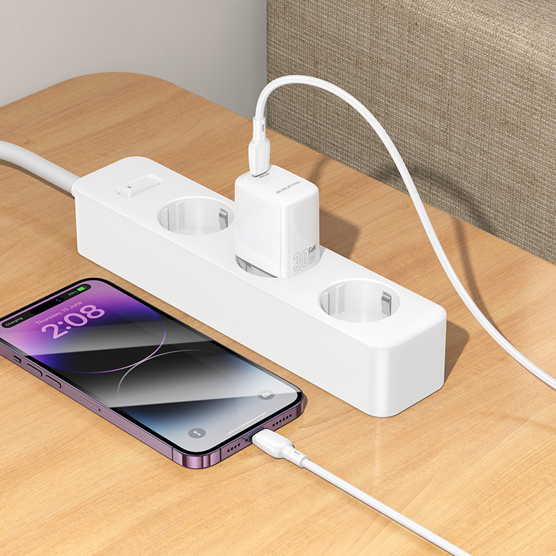 Сетевое зарядное устройство BOROFONE BN28, PD30W Type-C, цвет белый